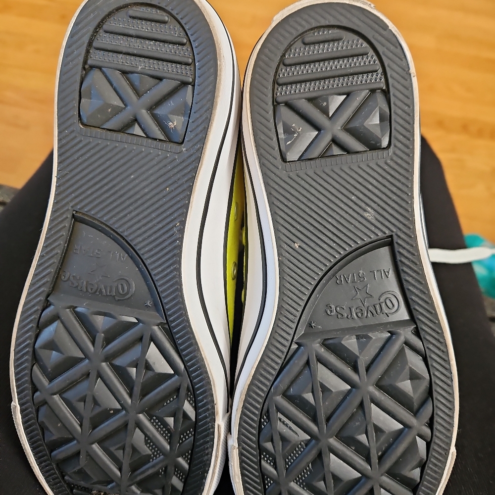 Size 4 men converse - Picture 3 of 3